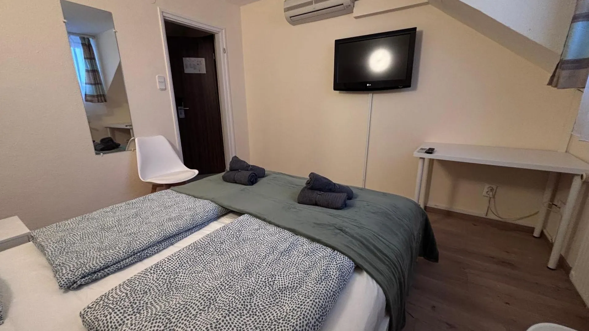Airportmax Panzio Bed & Breakfast Vecses